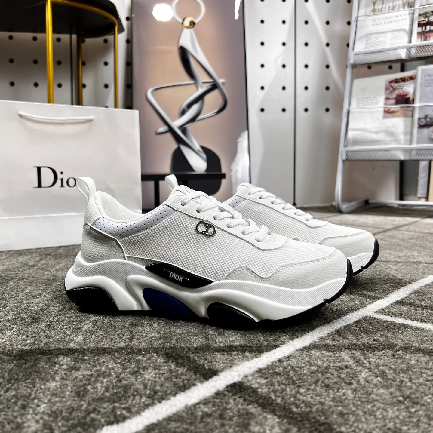 Factory price: 438💰Dior's new casual men's shoes👉 👉 Fashionable and versatile, 💞 simple and elegant style, 🔊 The fabric is made of imported cowhide with mesh, ☑️breathable mesh lining, sheepskin feet, original wear-resistant rubber outsole, exclusive new style, actual shot, three colors available, code number: 38-44, (45 can be customized)